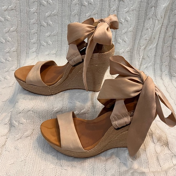 Ugg Sandals Women's 7 Beige Suede Comfort Wedge Espadrilles - Picture 7 of 10